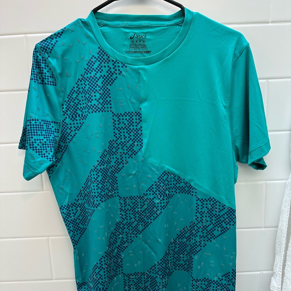 Asics Mens Workout shirt size M Teal color